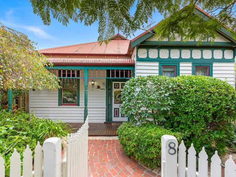 Timeless Edwardian Charm in Perfect Position