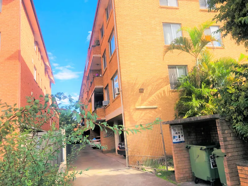LOCATION !!! LOCATION !!!  3 BEDROOMS UNIT