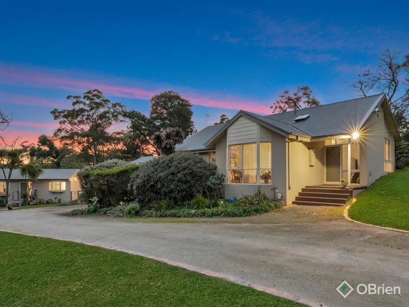 Indoor-Outdoor Entertainer with Self-Contained Flat