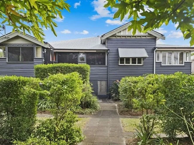 CHARMING QUEENSLANDER