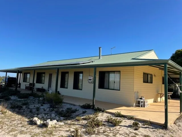 Live amongst the Gum trees - Close to the Coast