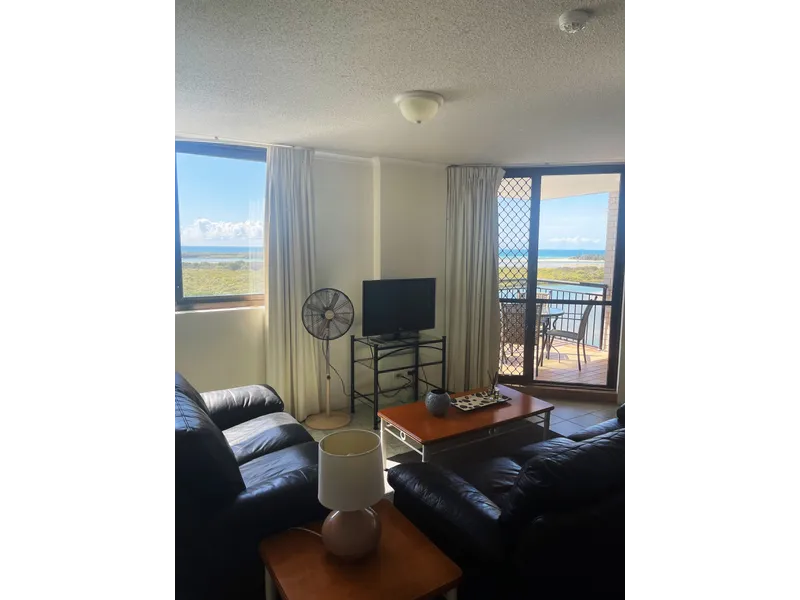 Lovely riverside unit in central Maroochydore