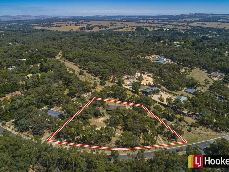 Country Home on a 5573m2 (approx) block