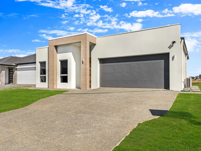 STUNNING EXECUTIVE HOME