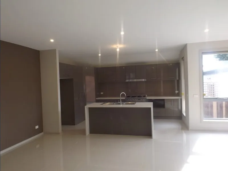 Modern 4-bedroom townhouse