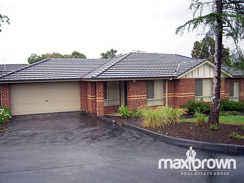 SPACIOUS, STYLISH TOWNHOUSE