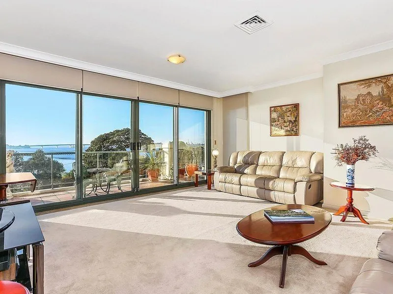 Resort style sub-penthouse with Kogarah Bay views