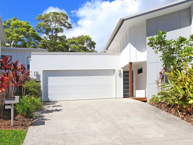 Modern and spacious duplex in Alexandra headland all inclusive costs with monthly lease available.