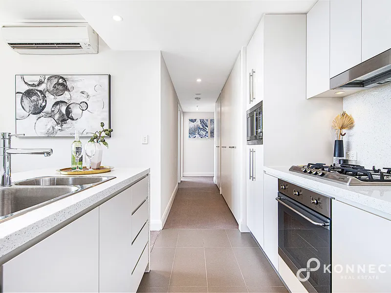 High Rise Apartment with Outstanding Views and Huge Master Bedroom
