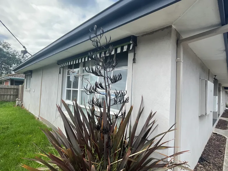 *** Large and Spacious 2 Bdrm - 2 Car Parks with Large Lounge, Great Kitchen and private fenced area