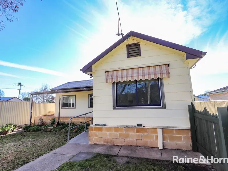 Three Bedroom Family Home - Close to Town