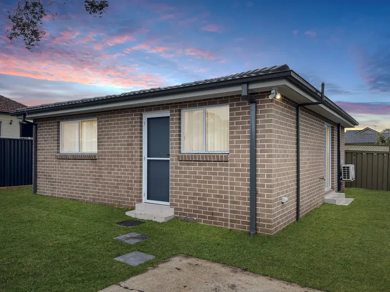 BRAND NEW STREET FRONTAGE GRANNY FLAT!