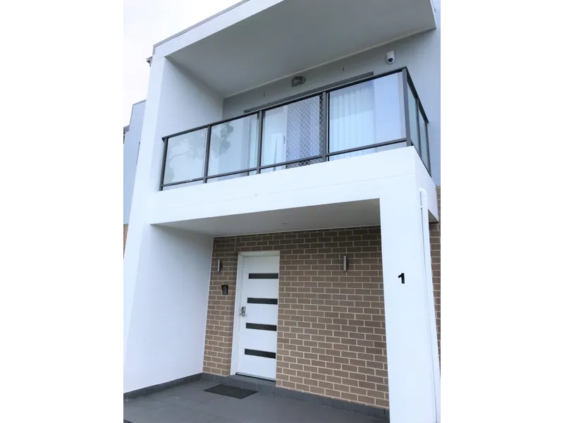 MODERN TOWNHOUSE