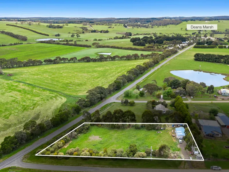 COUNTRY BLISS ! A RARE FIND IN PICTURESQUE DEANS MARSH