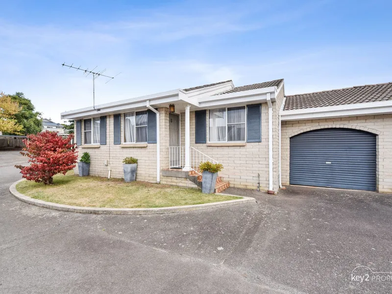 Delightful Unit with Private Courtyard in Quiet Complex