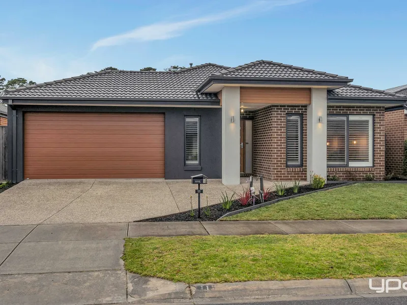 Spacious and Stylish 4 Bedroom, 3 Living Family Home