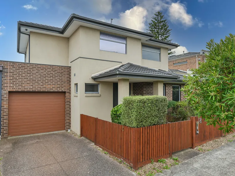 Spacious and modern three bedroom home!