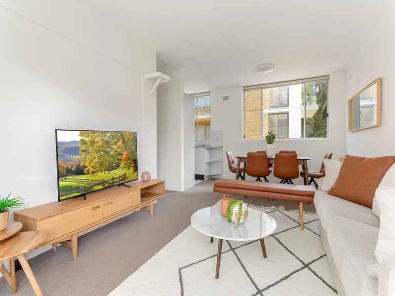 Furnished apartment in beachside location