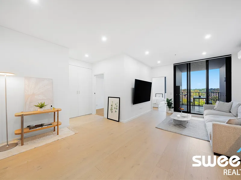 Contemporary One-Bedroom APT with a Generous Study Room in Prime Location