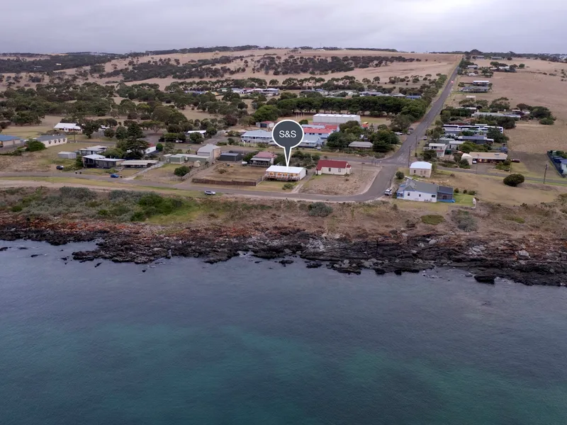 Dreamy Oceanfront Location & Outstanding Views