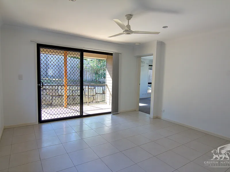 Ideal Location, Close To Train & Uni!