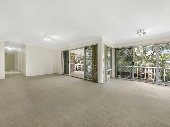 Bright and Spacious Unit in the Heart of Westmead!!