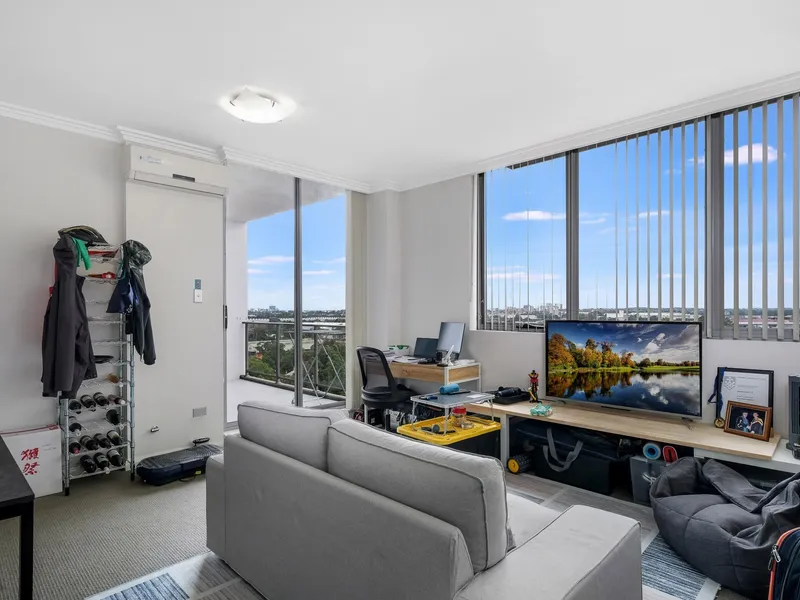 Dual Key Apartment with City Views
