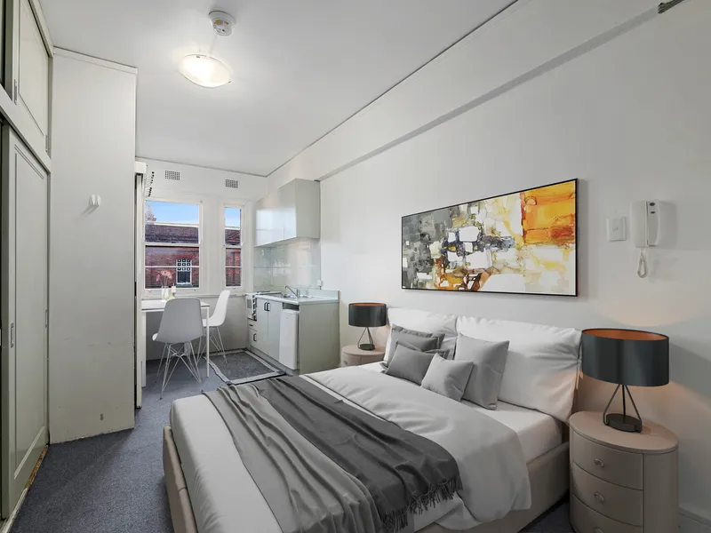 DEPOSIT TAKEN !! INSPECTION CANCELLED !! REFRESHED  COSY STUDIO LOCATED IN HEART OF DARLIGHURST