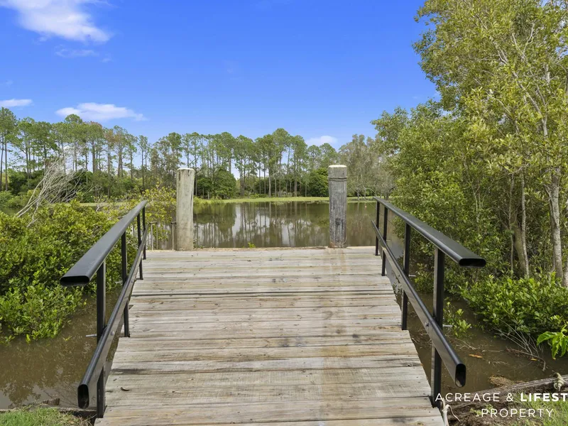 POTENTIAL DUAL LIVING ON THE WATER!!