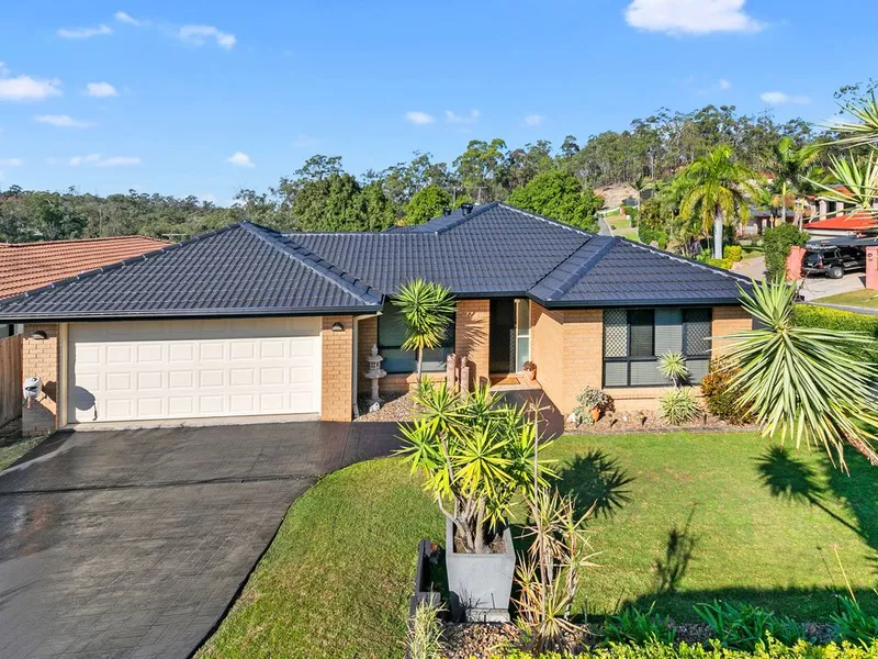 Large Family House – Mansfield State School Catchment