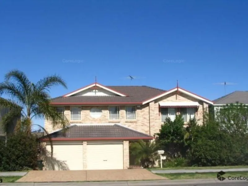 CLOSE TO SHOPS, SCHOOLS & TRANSPORT