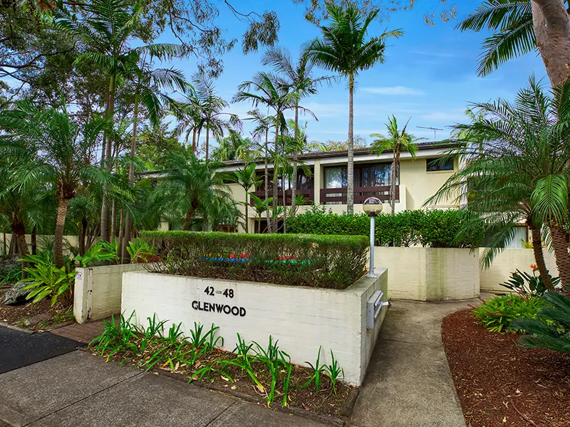 Peaceful & Private Townhouse in Leafy Setting