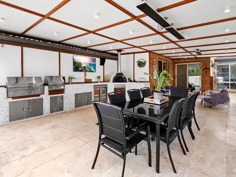 Open & Elegant Family Home