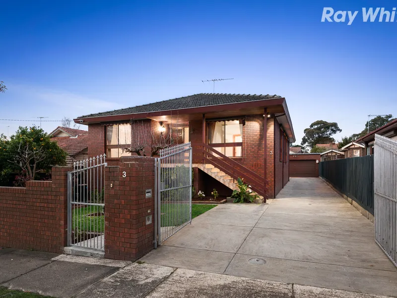 TWO STOREY FAMILY HOME | THREE BEDROOMS & TRIPLE LIVING AREA