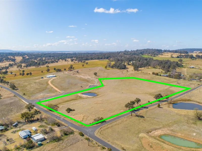 13.2 acres in the bush's best little town?