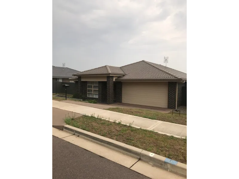 4 Bedroom Family Home in Morisset Park