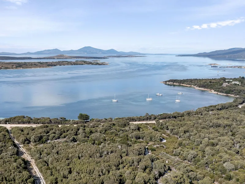 Prime Coastal Position with access to Yellow Beach