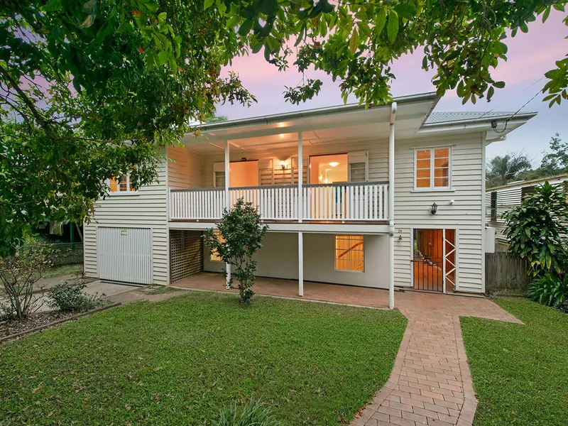 BEAUTIFUL PRIVATE HOME OUTDOOR LIVING STORAGE TO SPARE !