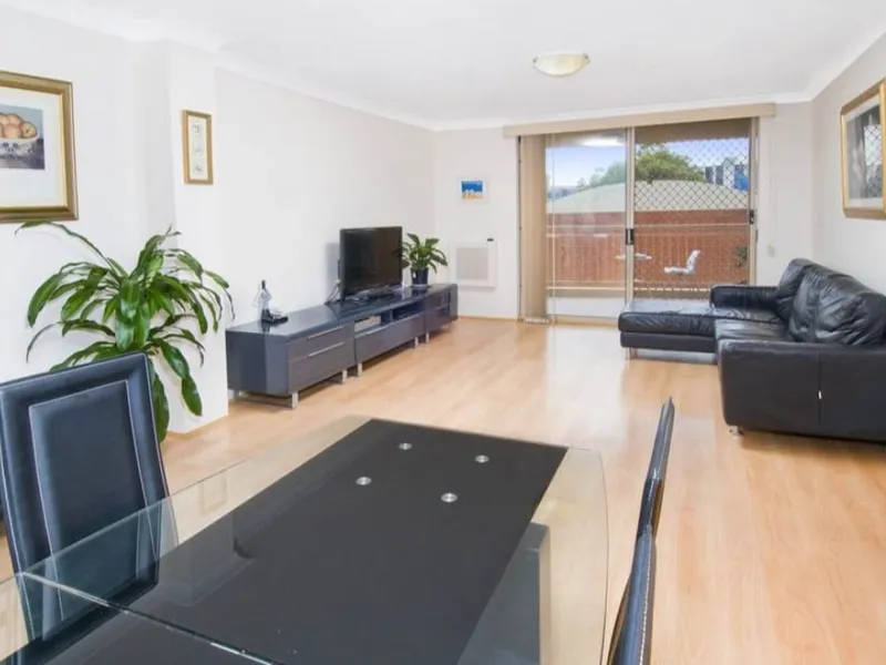 Modern 3 Bed Apartment at Ultra Convenient Location