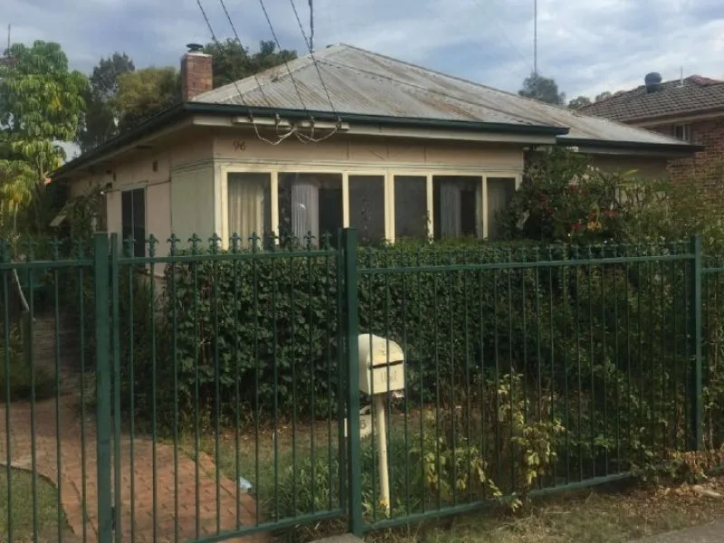 Convenient house on large block