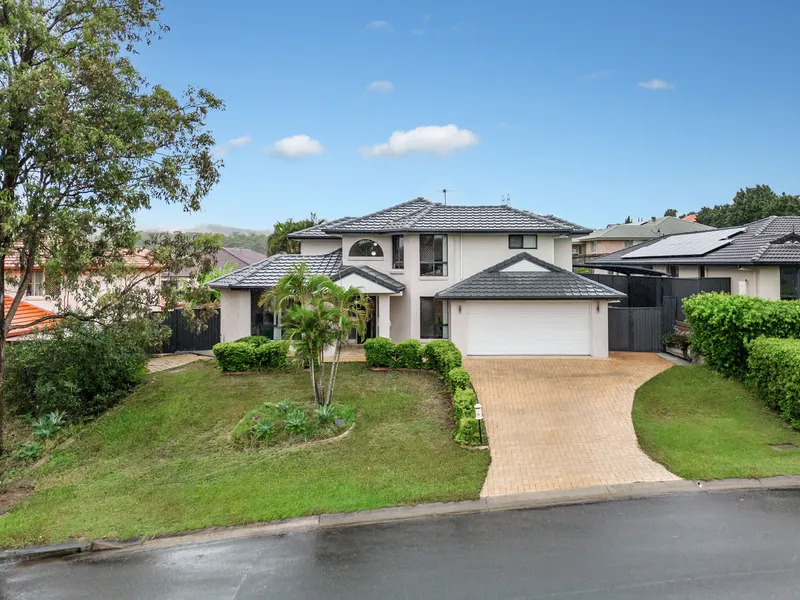 Large Carindale Family Home in Both Mansfield State School and Mansfield State High School Catchment