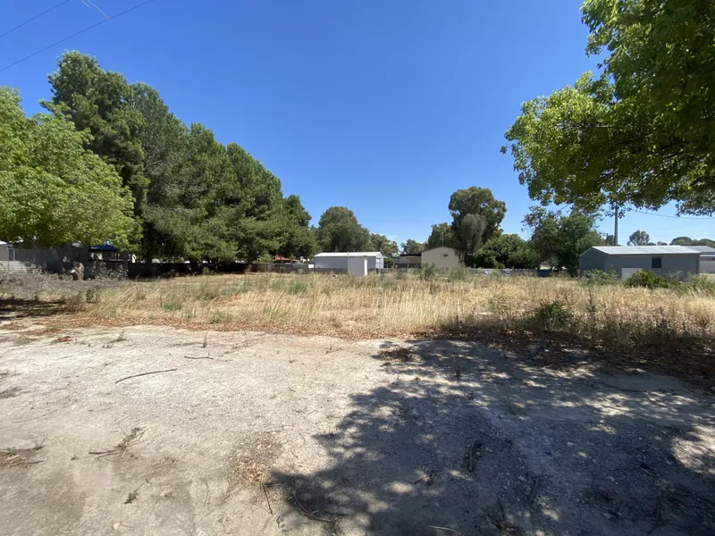 Vacant building block