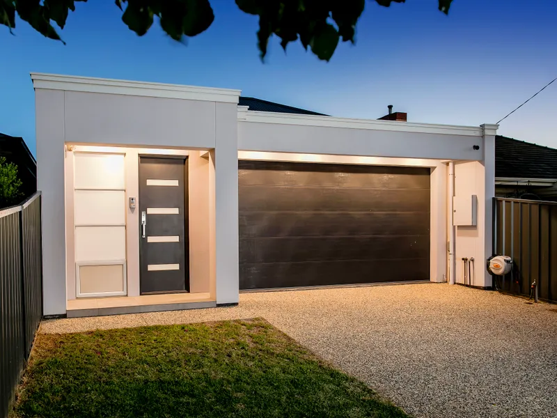 Courtyard luxury with an in-demand beach & leisure radius…