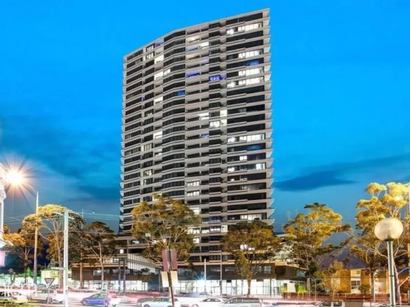 Luxury living in lifestyle location !