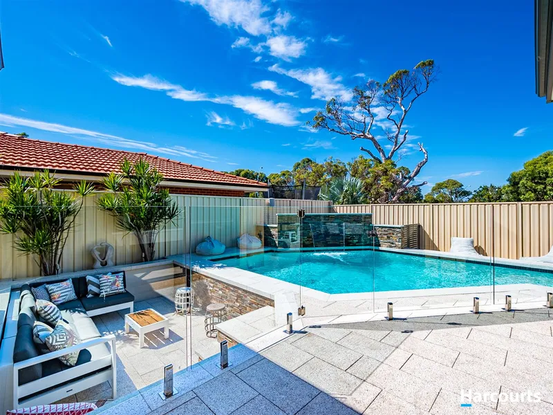 Beachside Entertainer