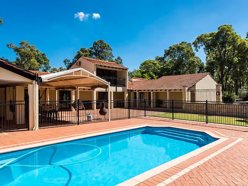 Country Haven - Close To Town!