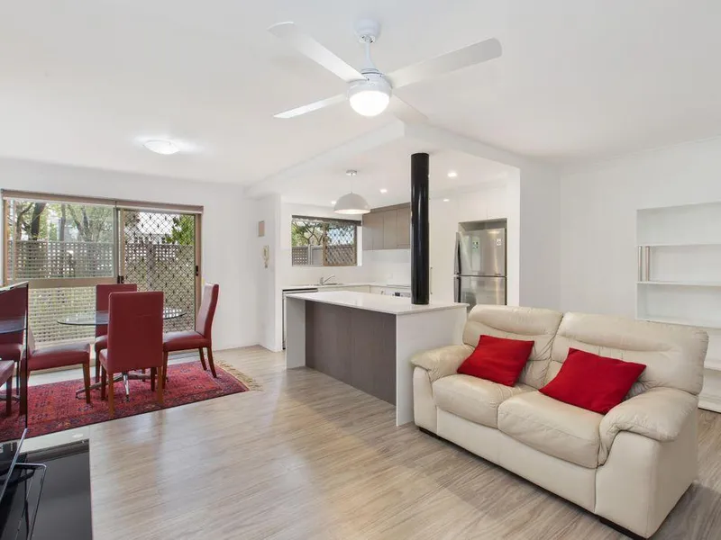 Ashgrove – three bedroom ground floor unit with courtyard – Available end March