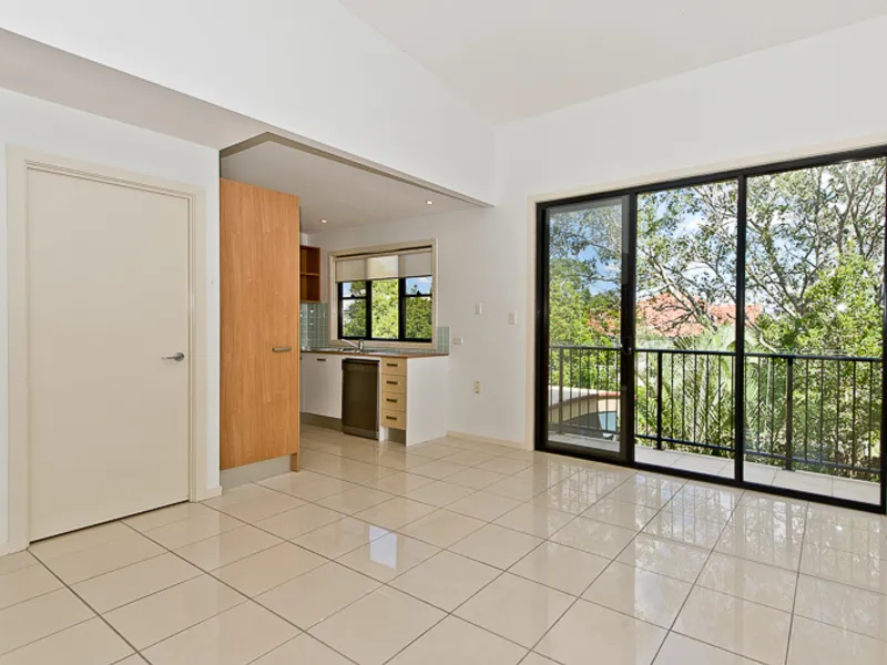 Modern Townhouse in Popular Location