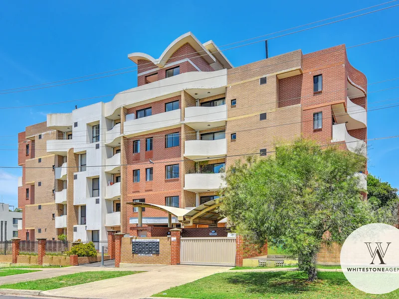 Conveniently Located, North Facing Modern Apartment