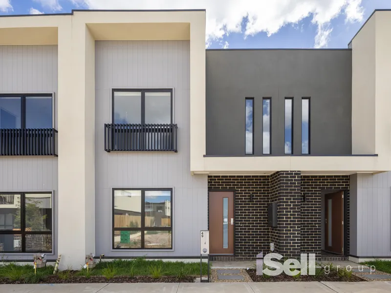 STUNNING BRAND-NEW TOWNHOUSE FOR FAMILY HOME
